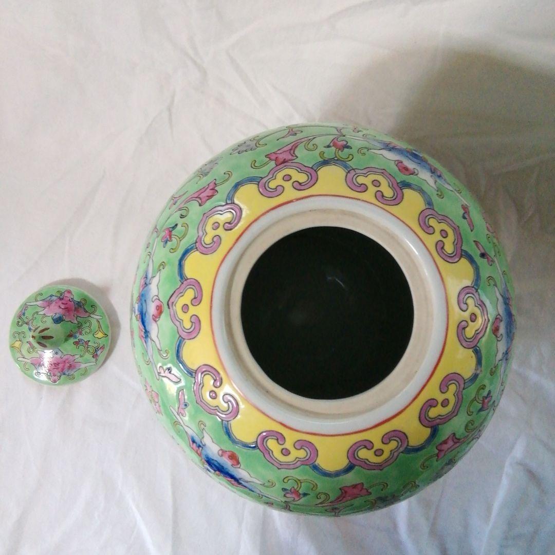 中国の粉彩の壺