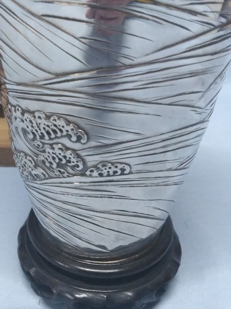 銀製花瓶 　銀製品　超絶技巧 叩き出し　銀製　美術工芸品