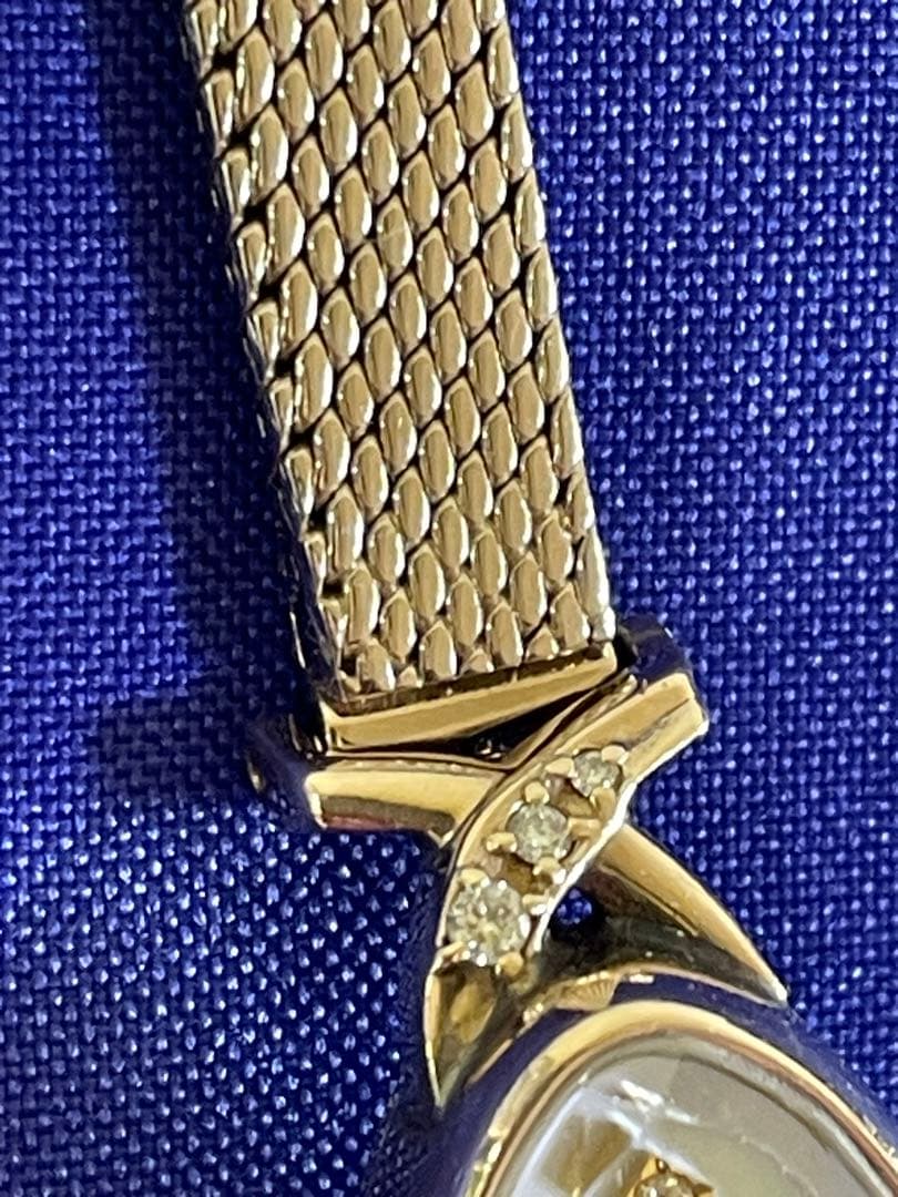 agete アガット　オーバルフェイス　ジュエリーウォッチ　ダイヤ　シェル