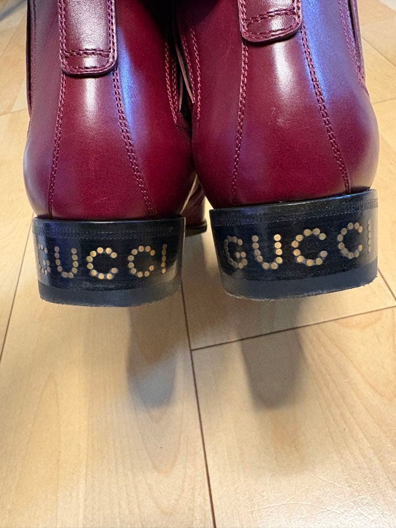Gucci メダリオン レザーベルト ショートブーツ