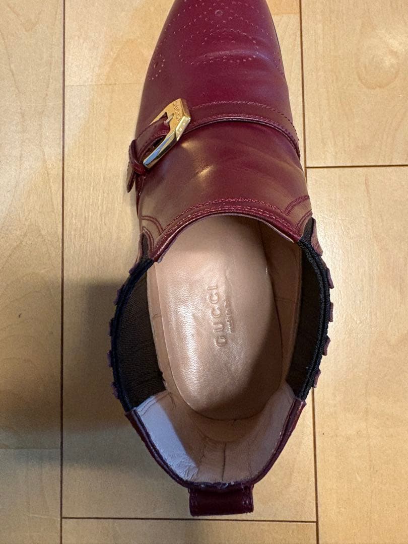 Gucci メダリオン レザーベルト ショートブーツ