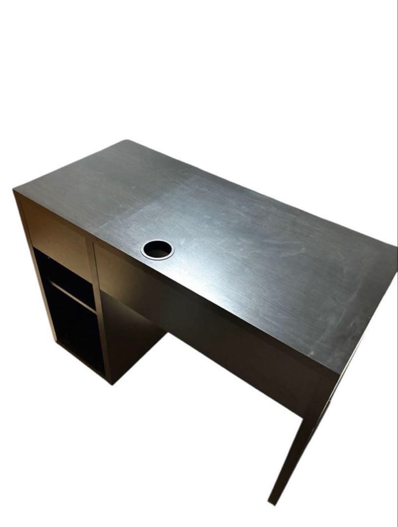 黒い机　　縦約52cm 横約107cm 高さ約76.5cm