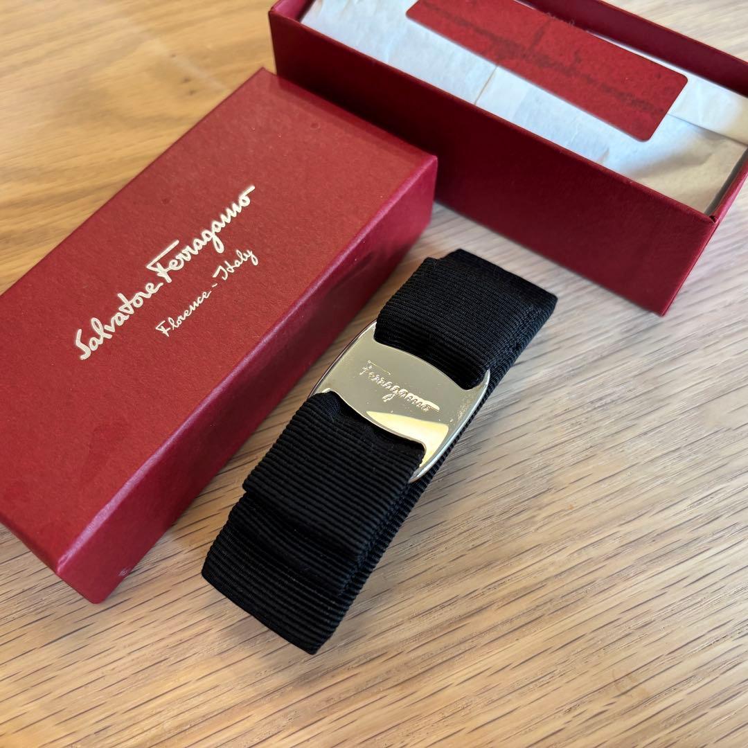 Salvatore Ferragamo ブラック×シルバー バレッタ