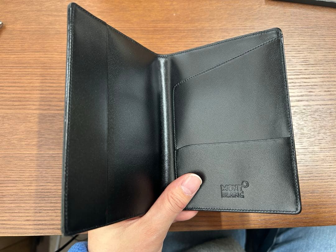 Montblanc 黒 レザー パスポートケース
