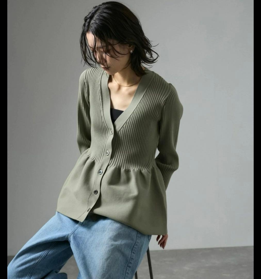 サロン アダムエロペ【WEB限定】Vネックペプラムカーディガン【洗える】グリーン