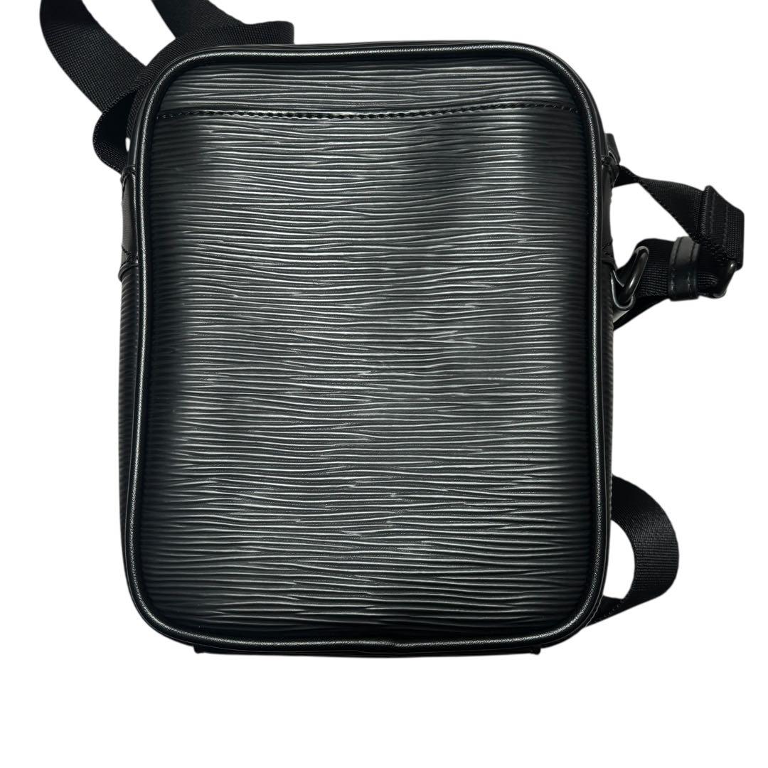 極美品　ヴィヴィアンウエストウッド ショルダーFLOW オーブ 黒 斜め掛け