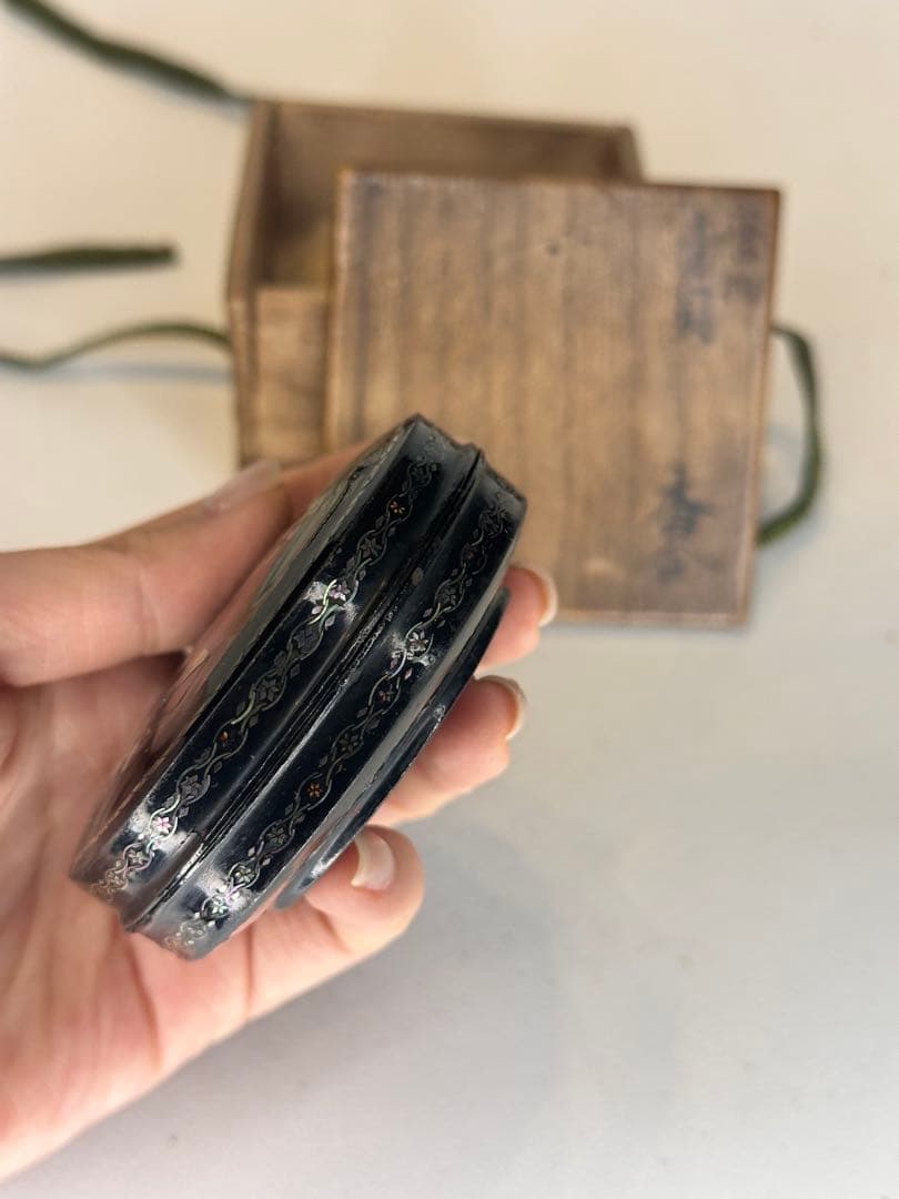 唐物 青貝香合　螺鈿嵌　傷有　漆器 時代物　共箱付