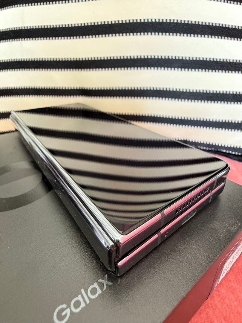 極上品　香港版　Galaxy Z Fold4 本体　512GB 付属品有