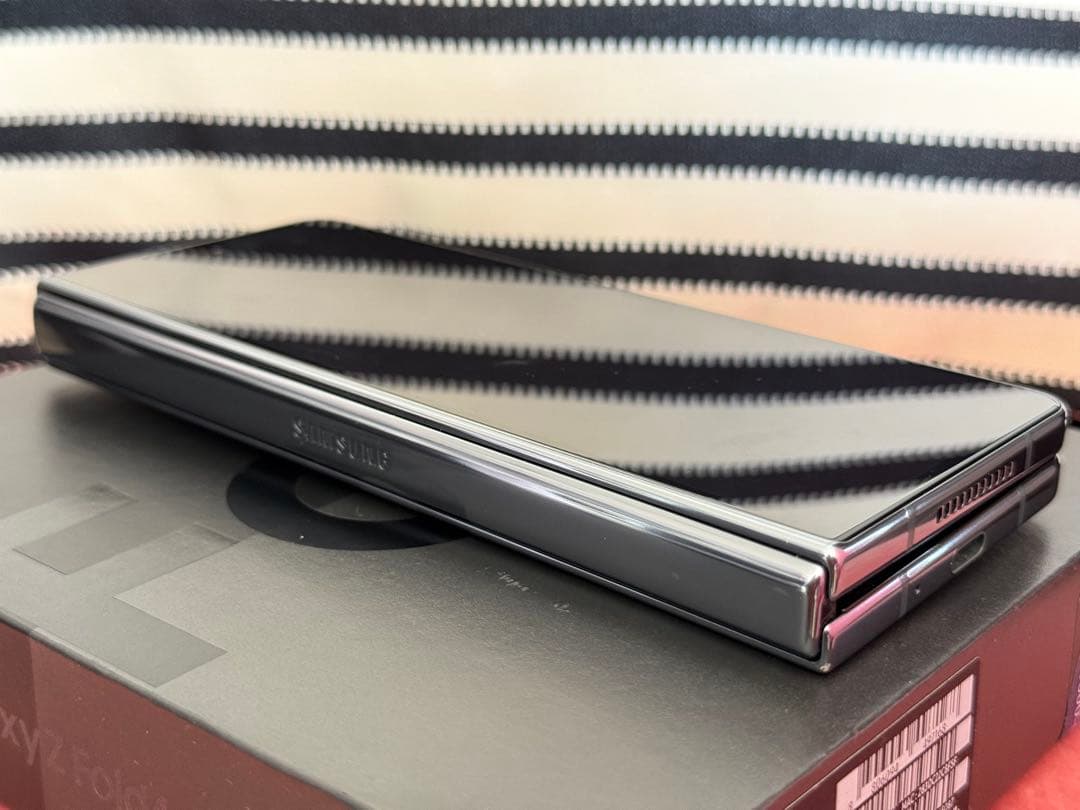 極上品　香港版　Galaxy Z Fold4 本体　512GB 付属品有