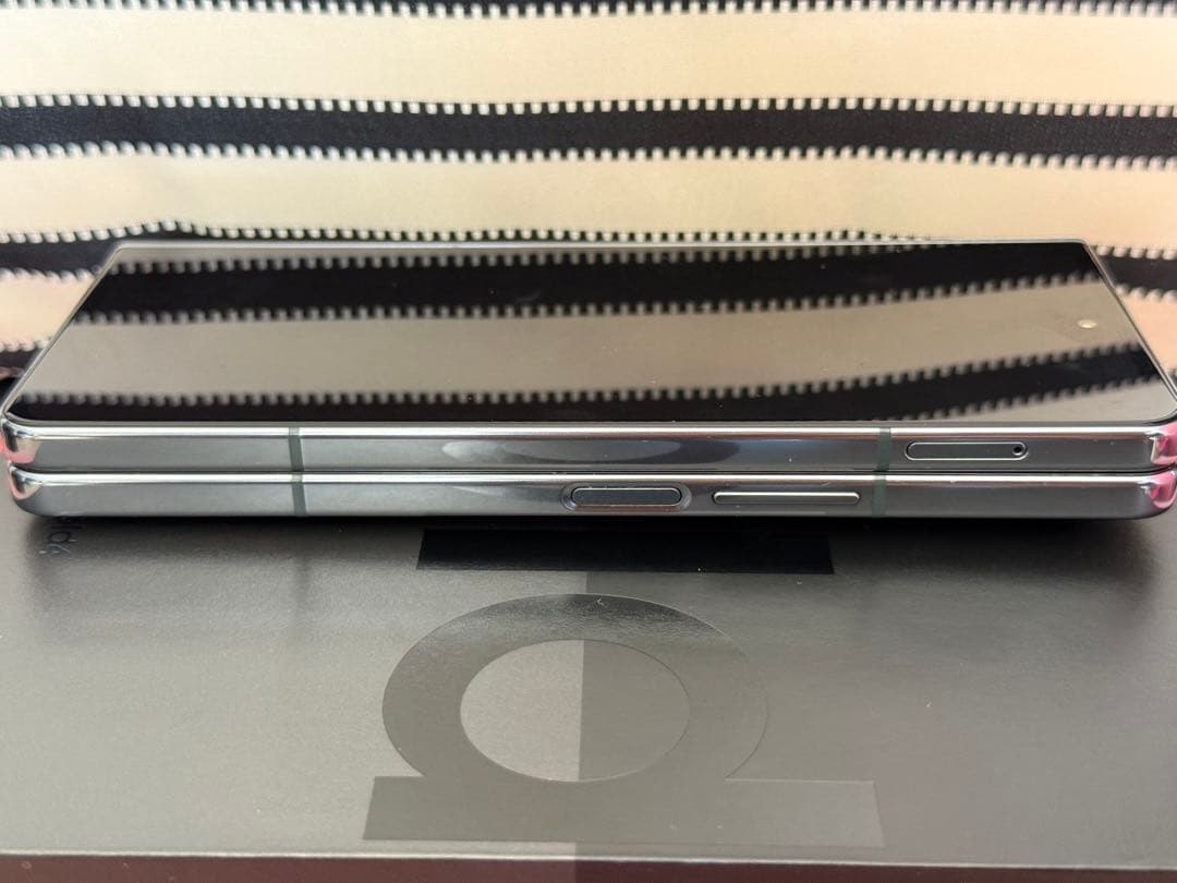 極上品　香港版　Galaxy Z Fold4 本体　512GB 付属品有