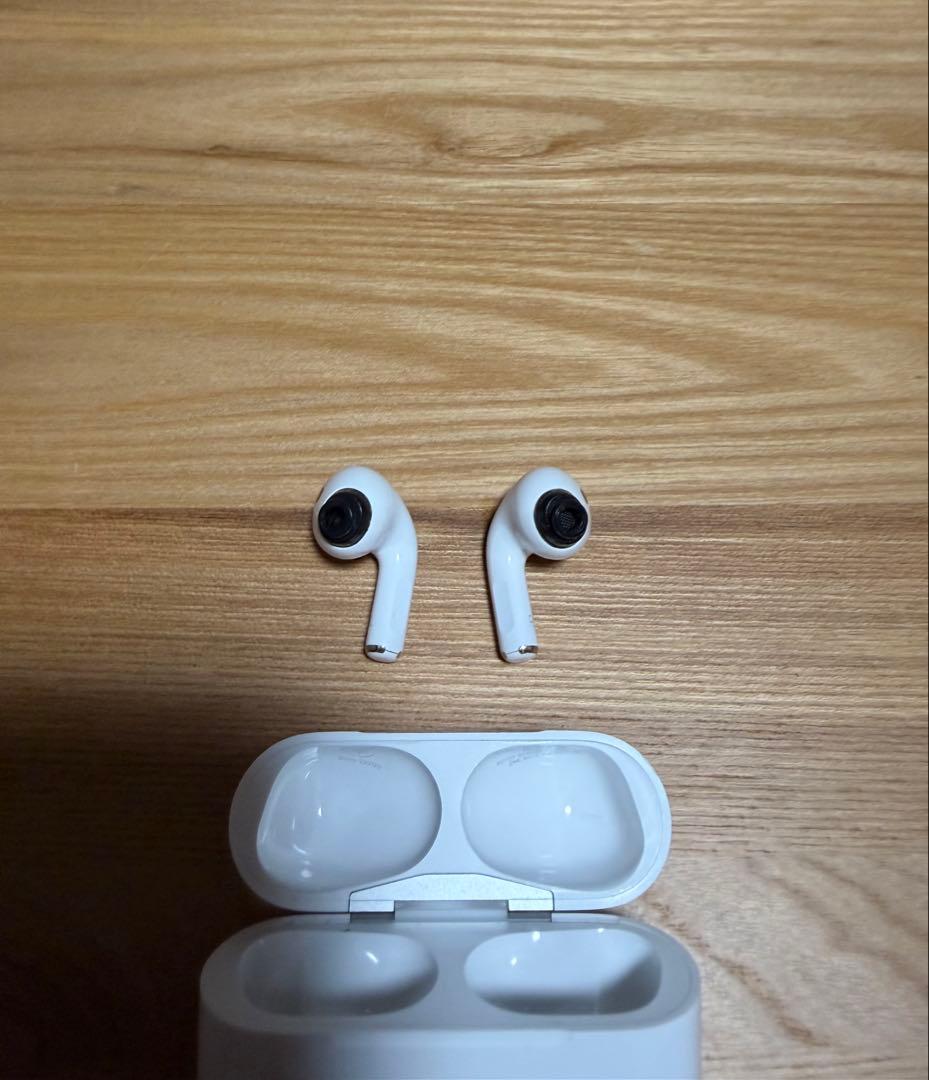 AirPods Pro 本体 充電ケース付き ホワイト