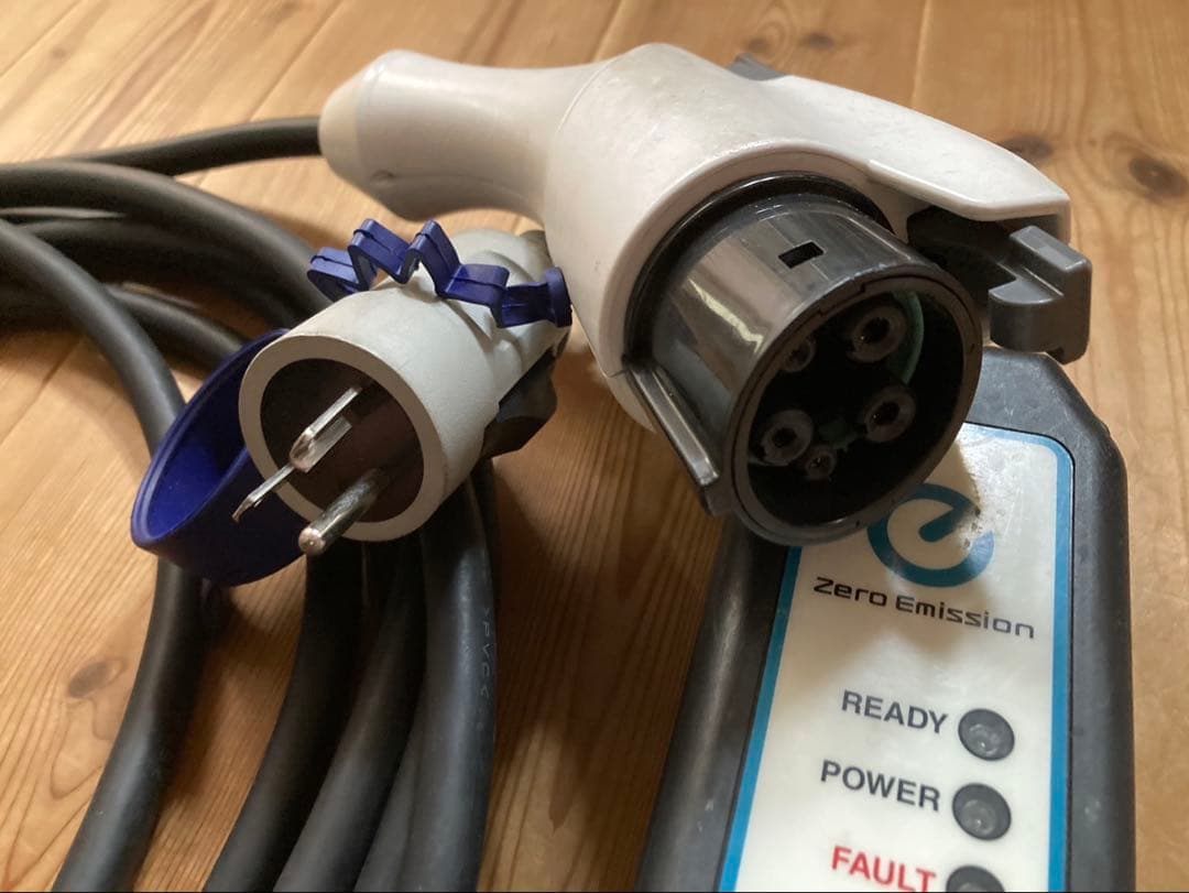 NISSAN Zero Emission充電ケーブル