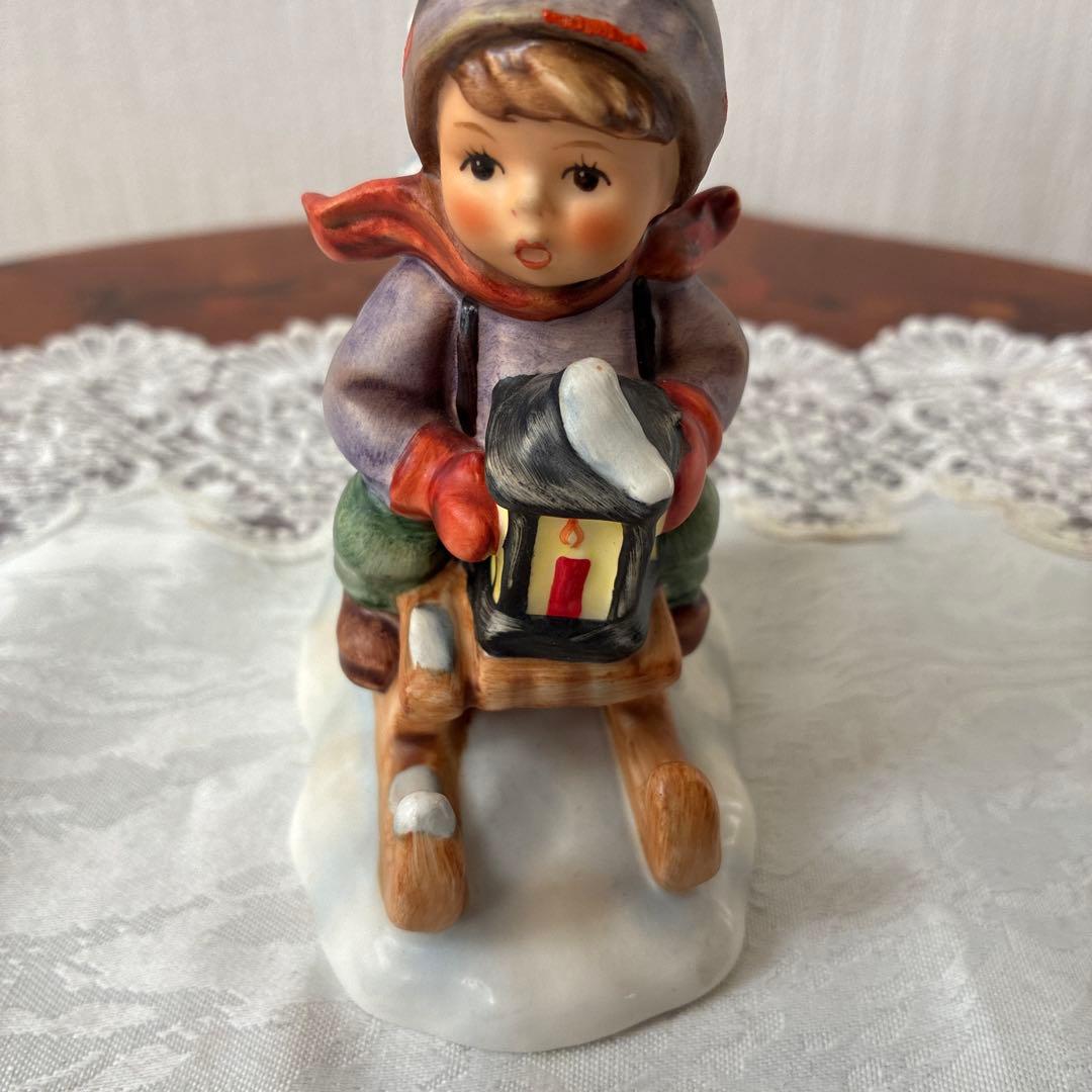 フンメル人形　「クリスマスに乗る」ドイツ・ゲーベル