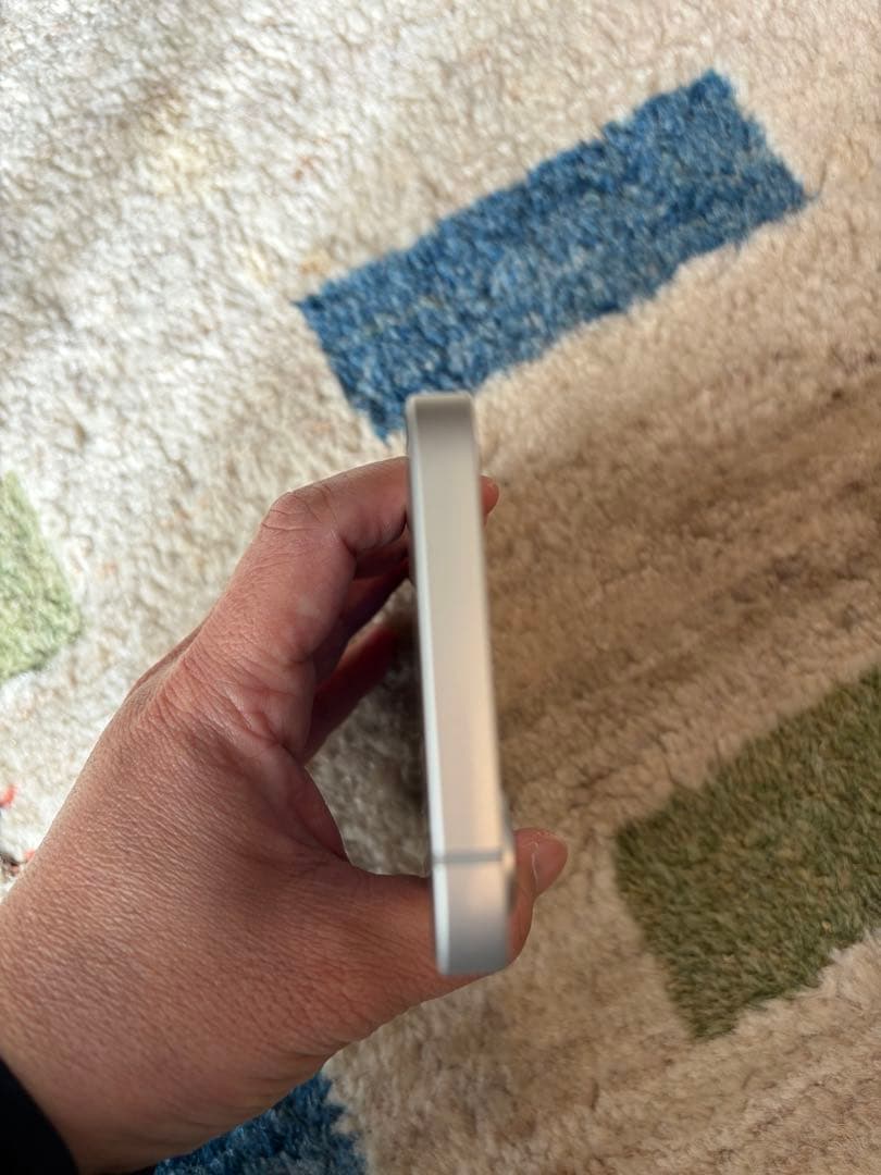 iPhone 16e 128GB ホワイト SIMフリー 美品 付属品完備