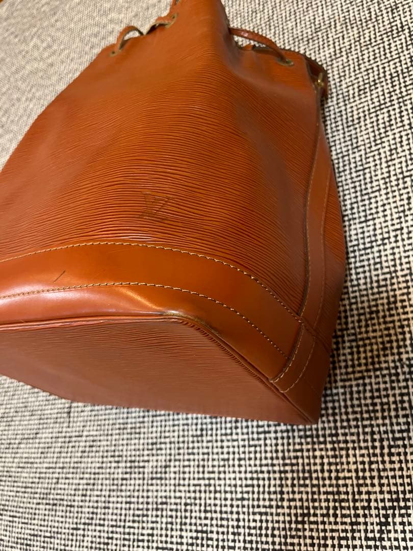 ルイヴィトン ショルダーバッグ エピ ノエ ポシェット付　 巾着型　ブラウン