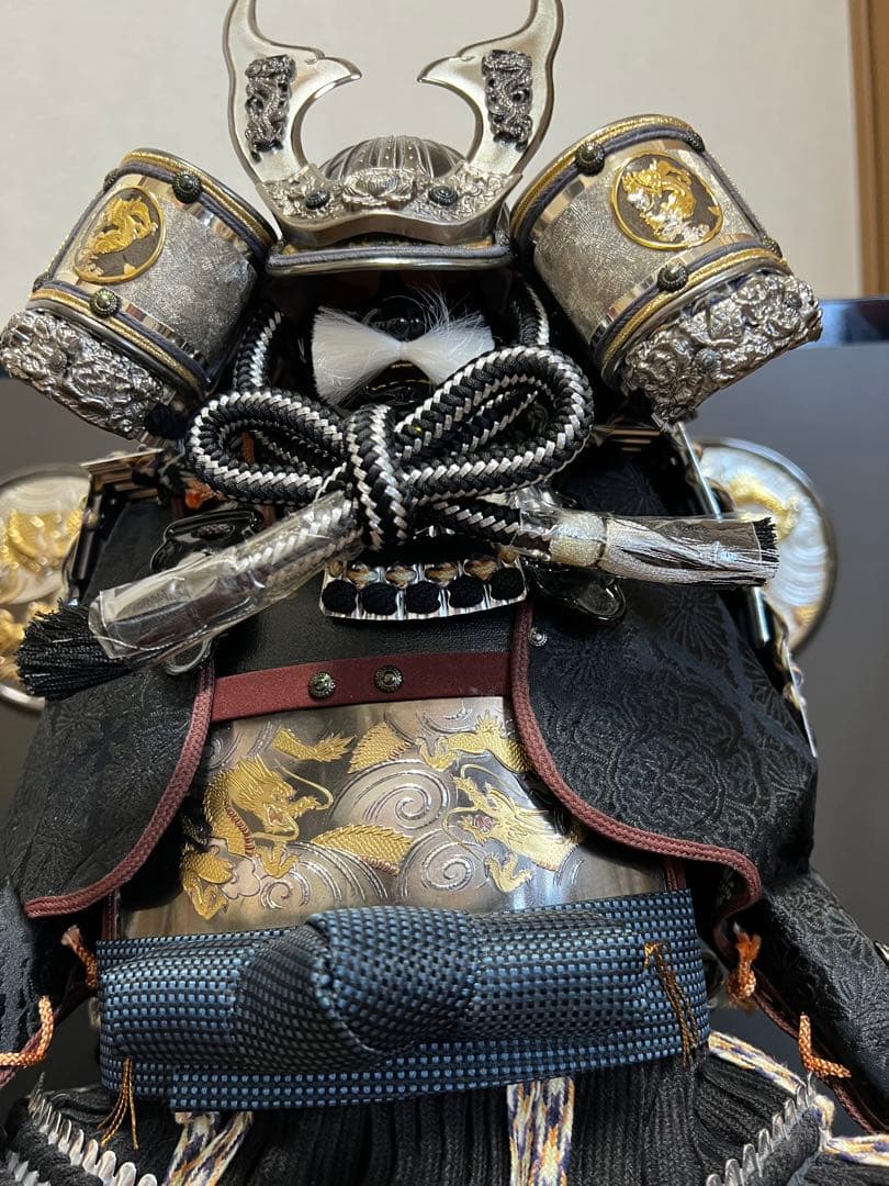 五月人形　いぶし銀昇龍鎧飾り　大和