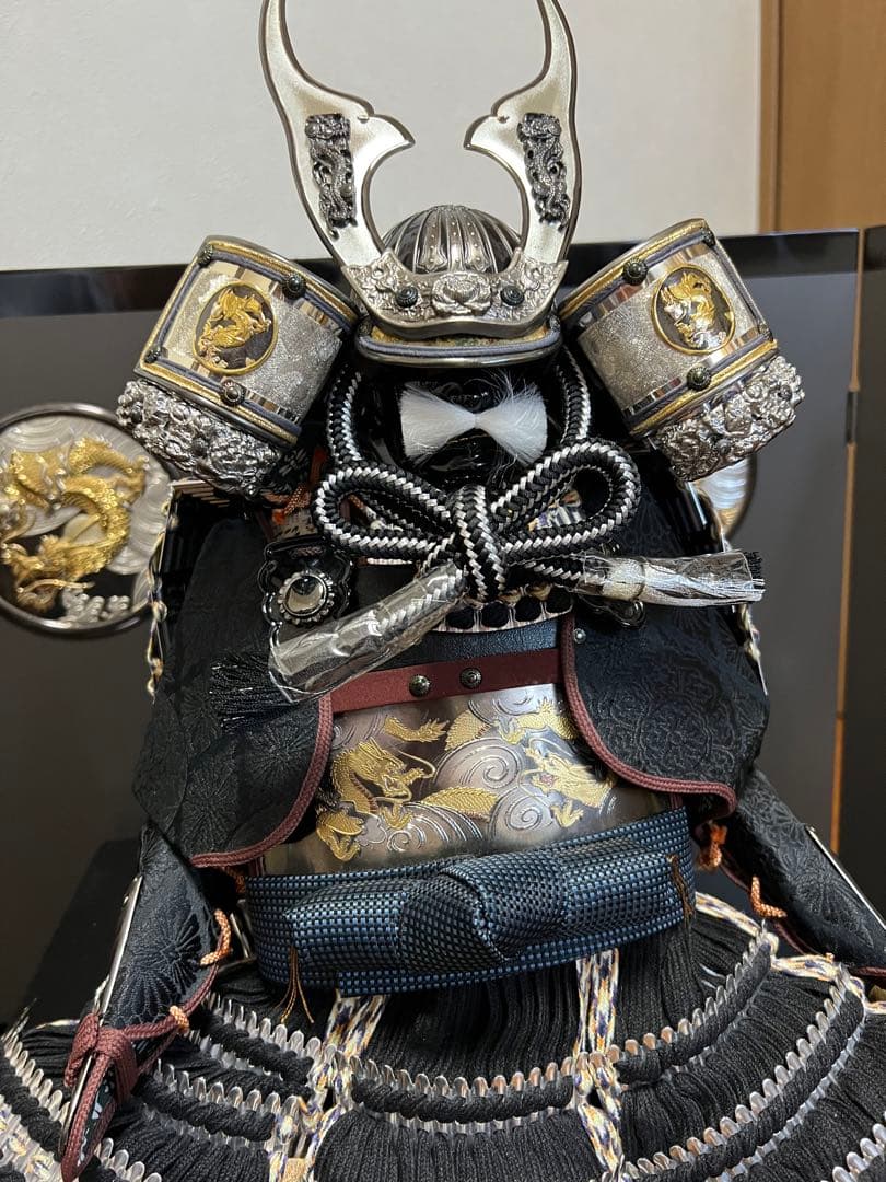 五月人形　いぶし銀昇龍鎧飾り　大和