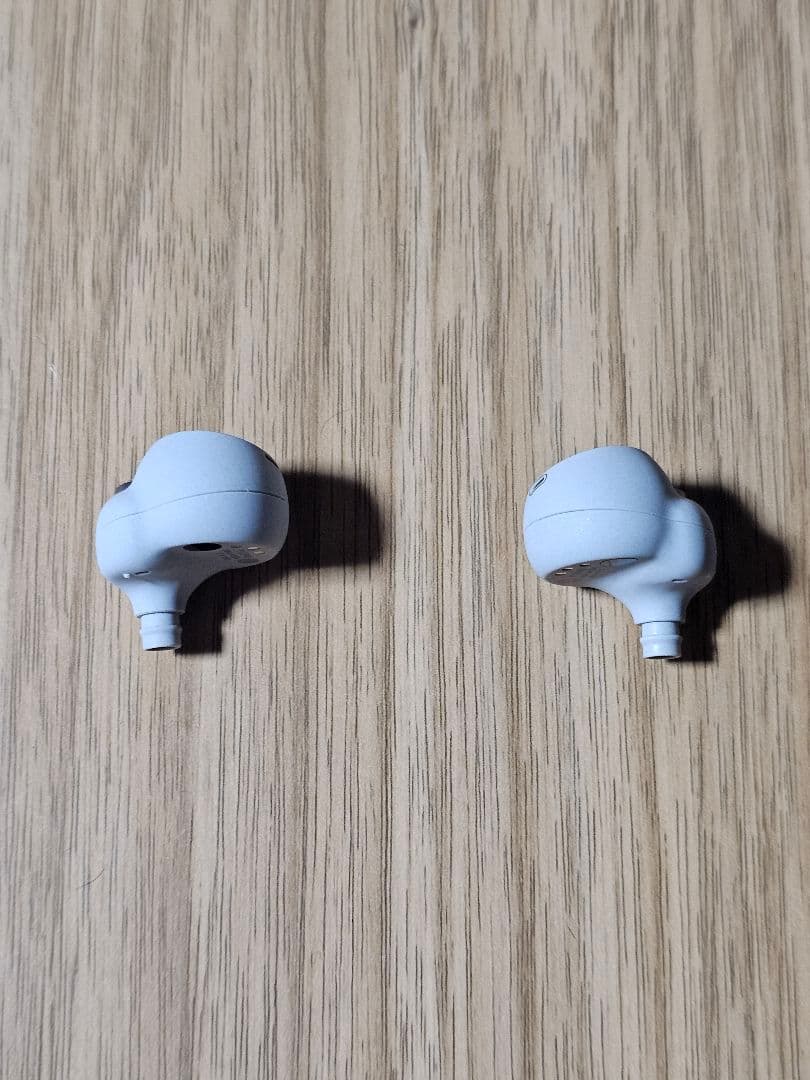 移転セール！　ケース、イヤホンバッテリー新品　wf-1000xm4 シルバー