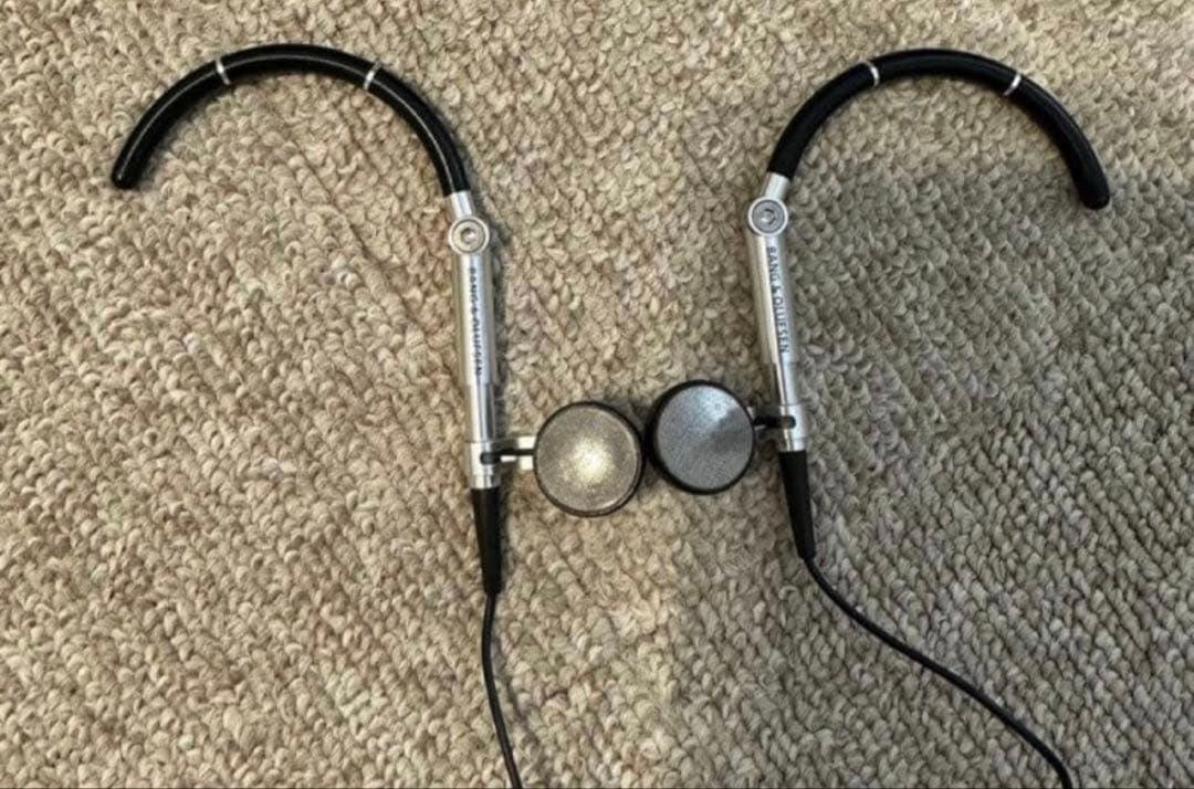 Bang&Olufsen Earphones A8有線イヤホン 収納ケース付き