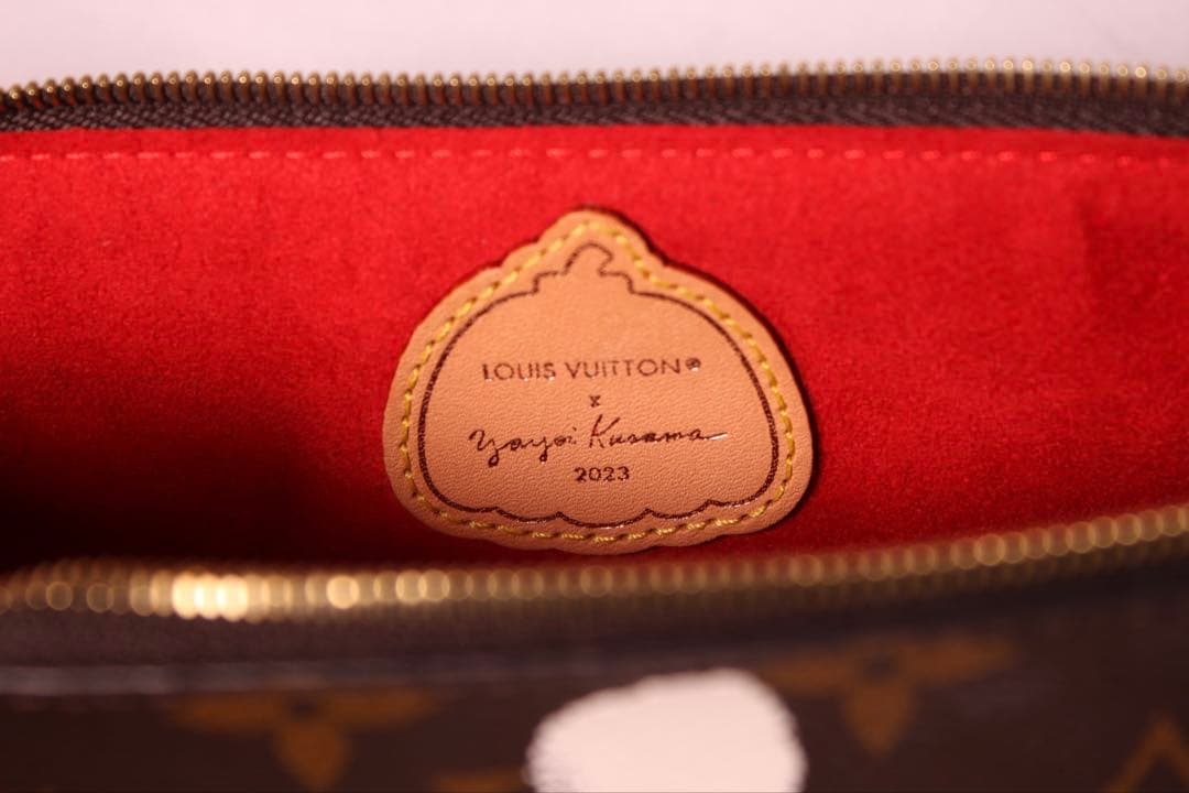 LOUIS VUITTON ルイヴィトン草間彌生トゥルースエリザベットペンケース