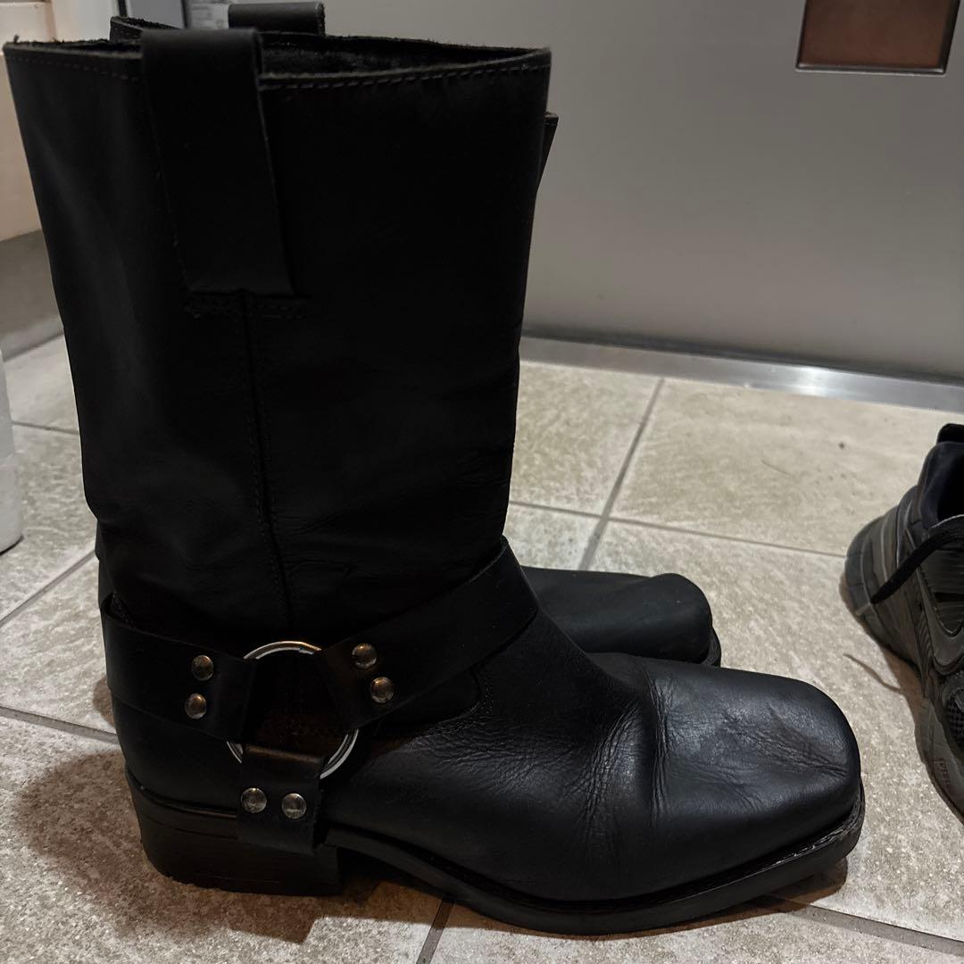 黒 エンジニアブーツ バックル付き