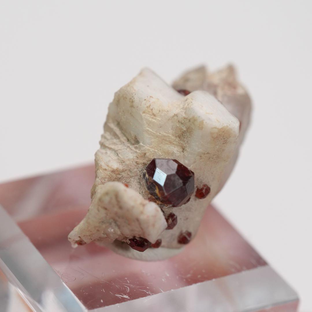 【結晶が美しい】ガーネットinクォーツ フェルドスパー 32×18×14mm