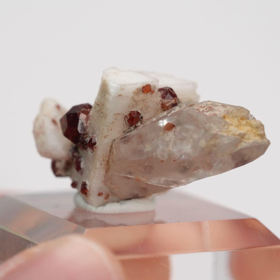 【結晶が美しい】ガーネットinクォーツ フェルドスパー 32×18×14mm