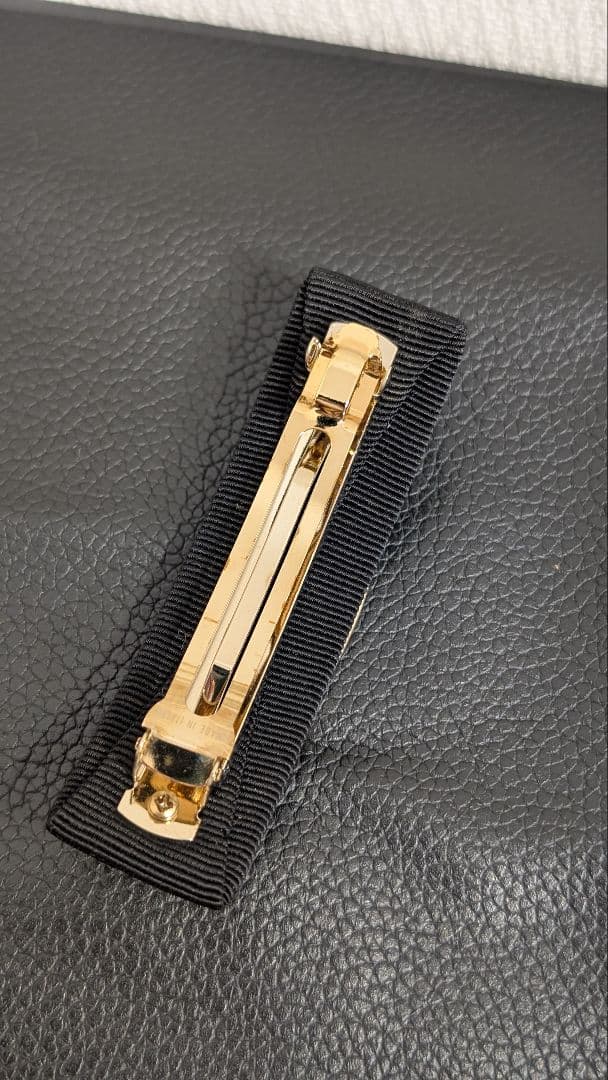 未使用　フェラガモ　バレッタ　ゴールド×ブラック