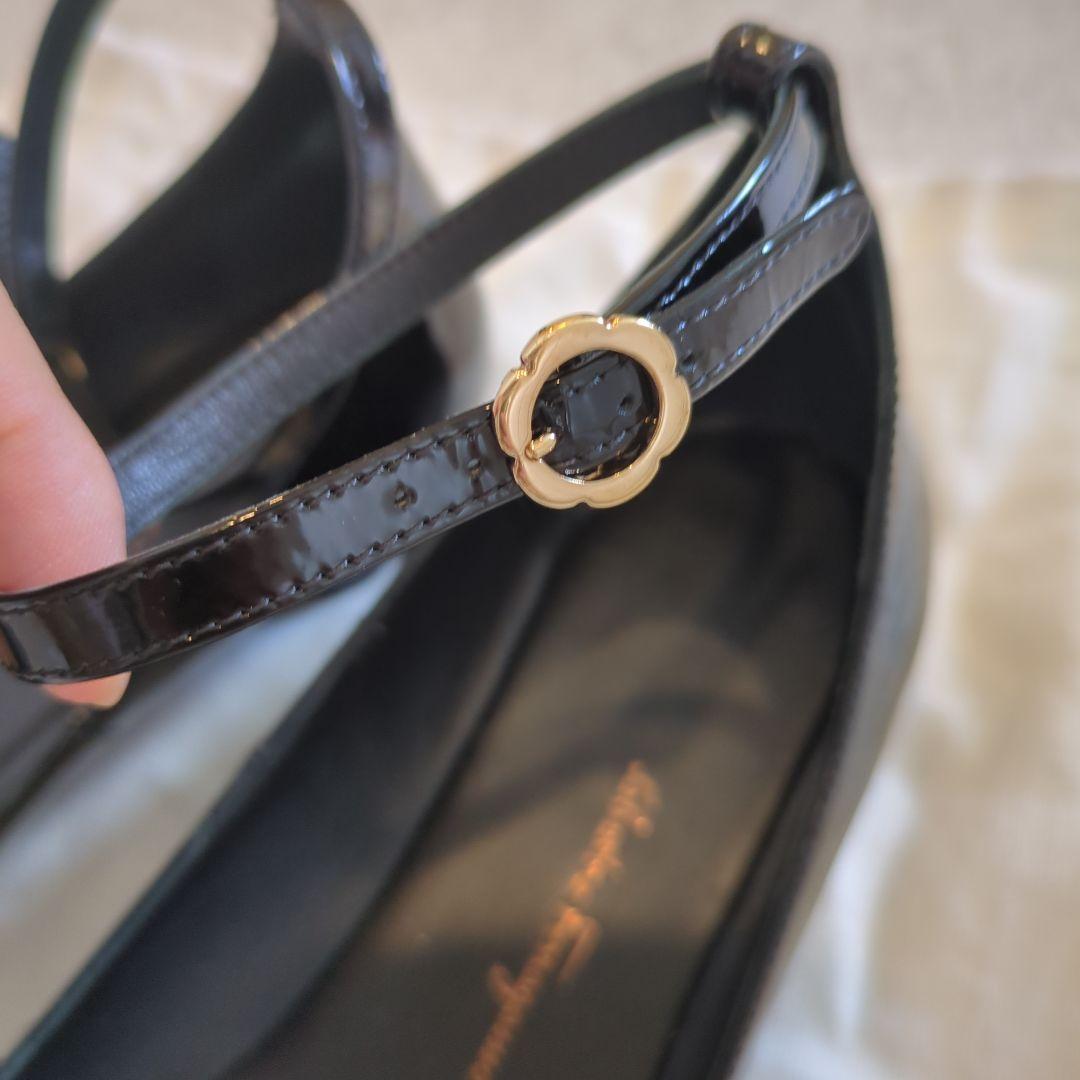 新品美品　フェラガモ　ストラップバレエシューズ