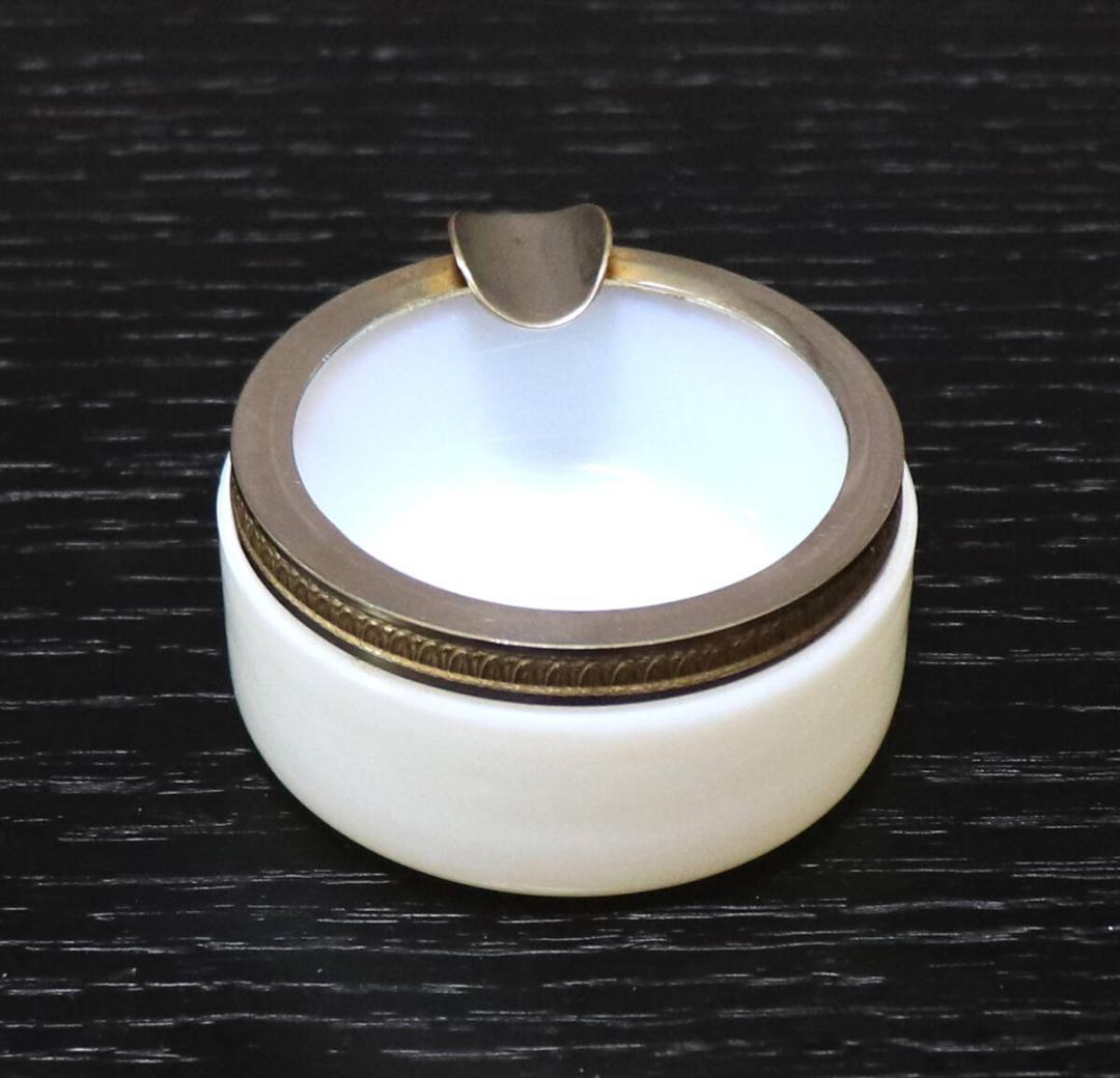 オールド・バカラ 珍品 重厚 オパーリンクリスタルガラス製灰皿 乳白色 ホワイト