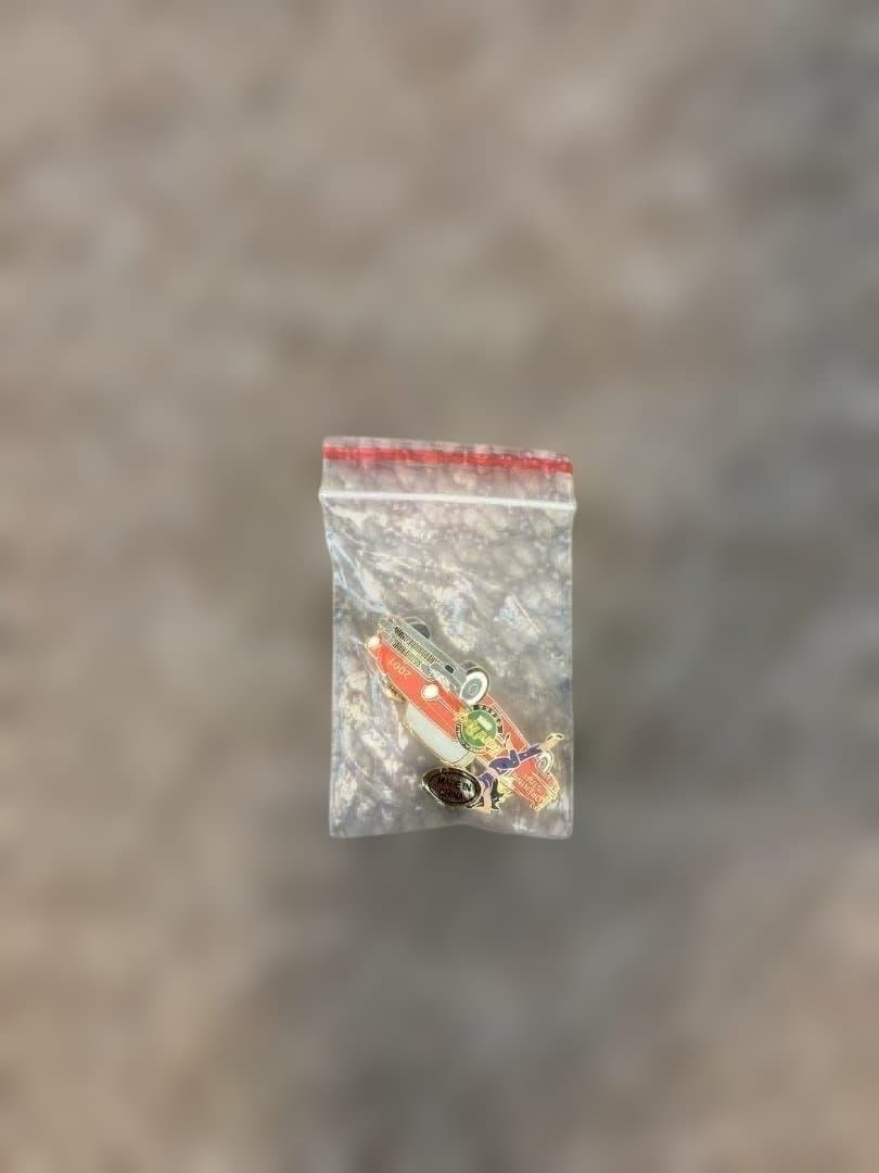 【超希少】ハードロックカフェ大阪 オープニングスタッフピン3点セット【非売品】