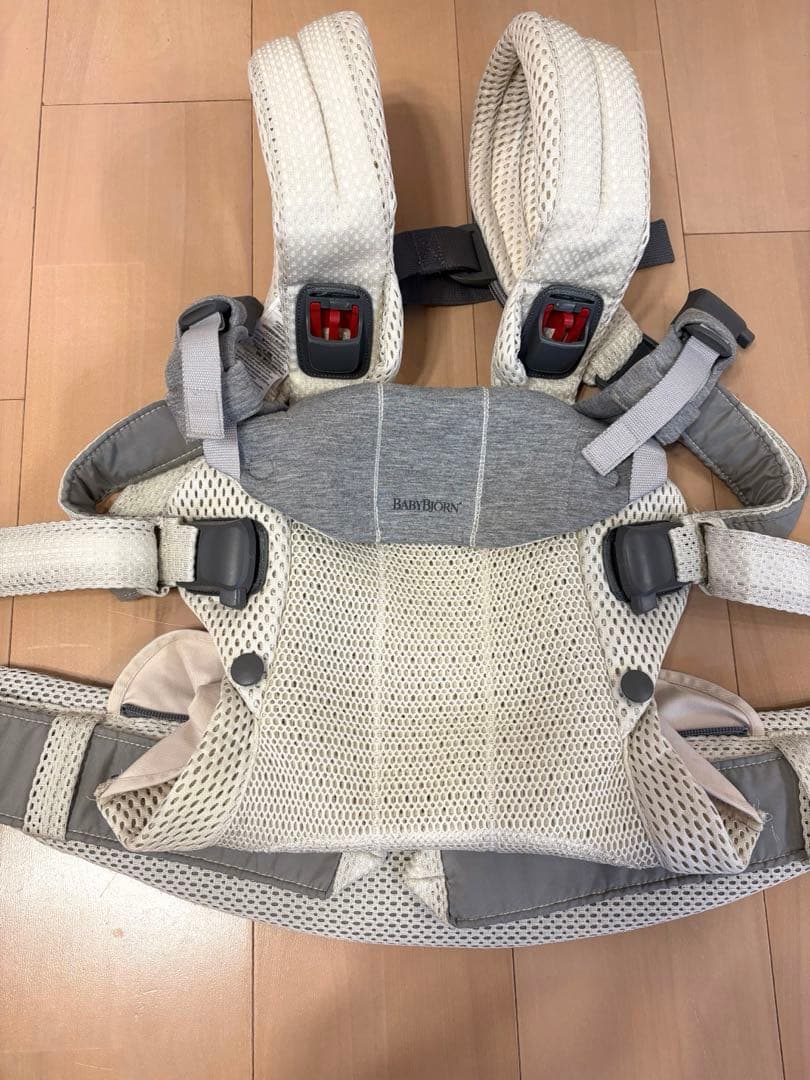 BABYBJORN メッシュ抱っこ紐ハーモニー(クリーム)