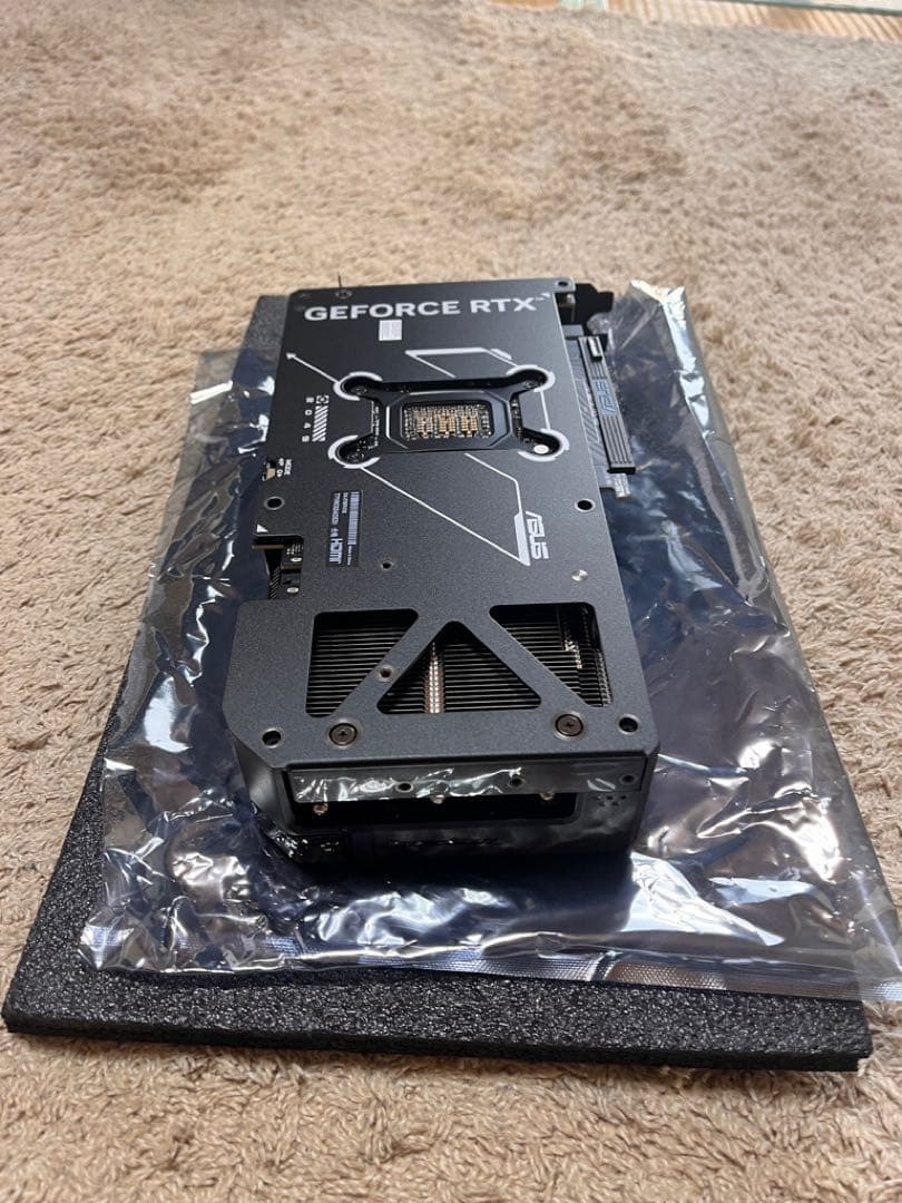 ASUS グラフィックボード RTX5070-012G 未使用