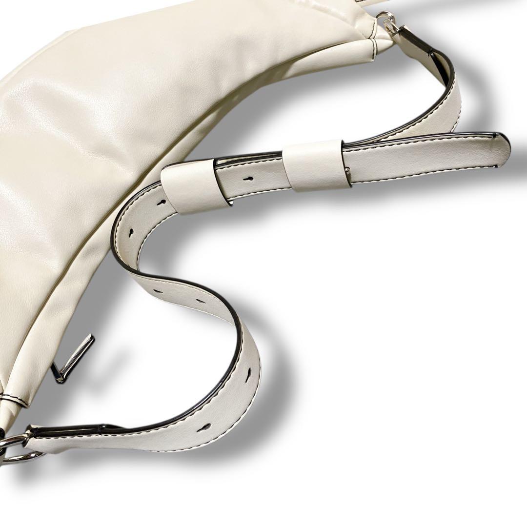 プロエンザスクーラー 良品 斜め掛け可 ラウンドショルダーバッグ ホワイト系