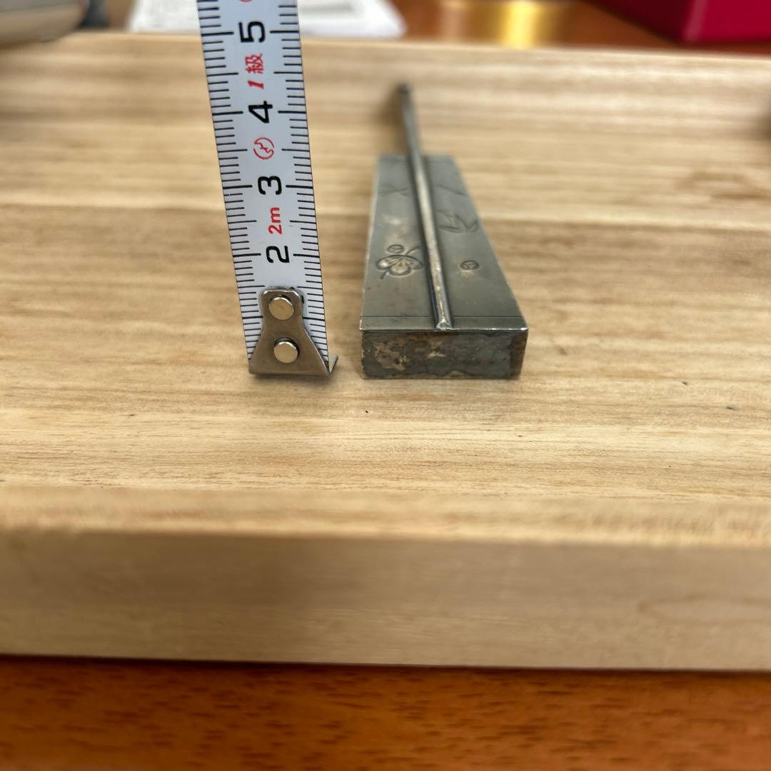 銀製　扇子型　楊枝入れ细工　梅　紅葉32g