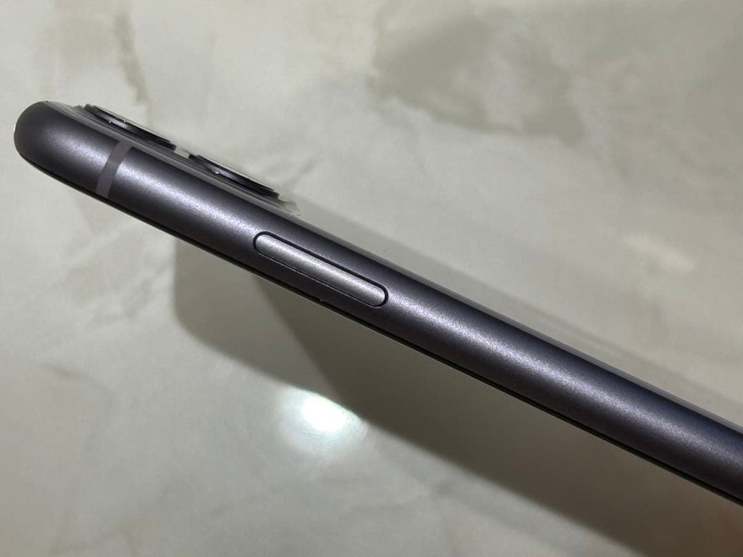 iPhone11 128GB SIMロック解除　バッテリー残高83% 傷なし