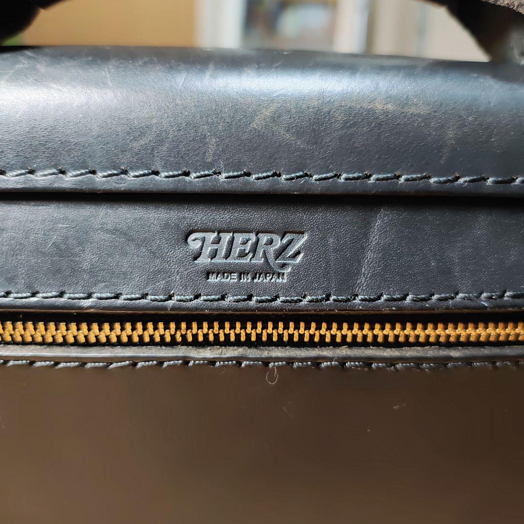 ヘルツ　herz　シンプルな顔立ちのブリーフケース(BC-1)