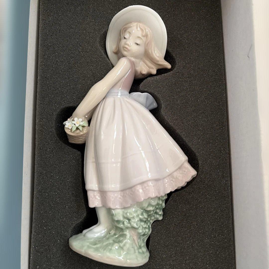 リヤドロ　LLADRO ユートピアコレクション 花の小径 8246