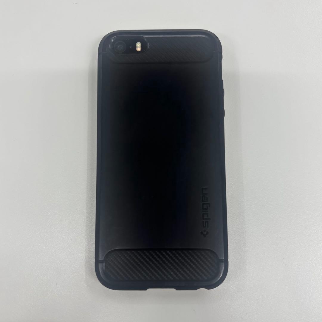 Apple iPhone SE シルバー 本体 Spigenケース、付属品付き