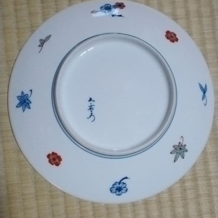 今泉今右衛門色鍋島皿共箱美品しおり付きです。