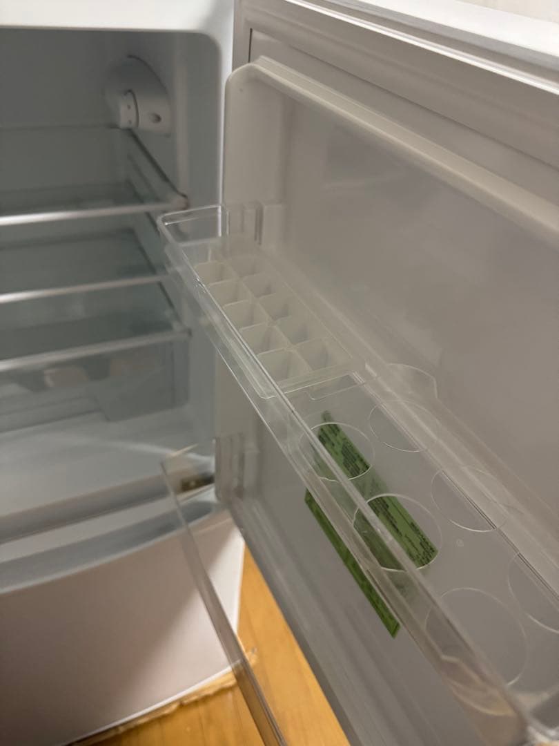 ホワイト冷蔵庫 氷製造トレイ付き