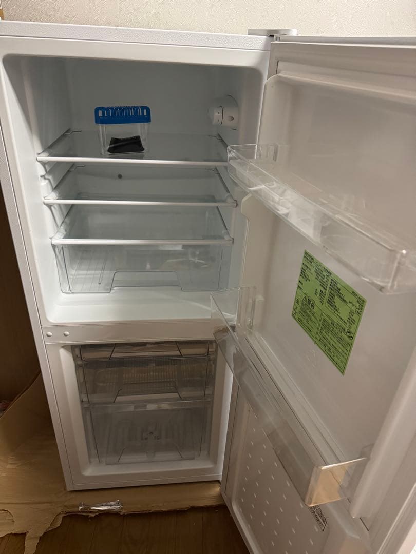 ホワイト冷蔵庫 氷製造トレイ付き