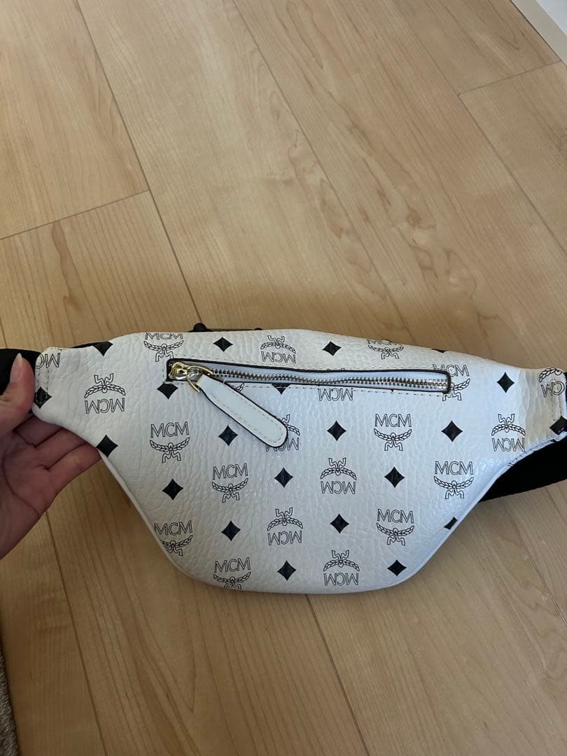 MCM ボディバッグ ホワイト 中古　シミあり