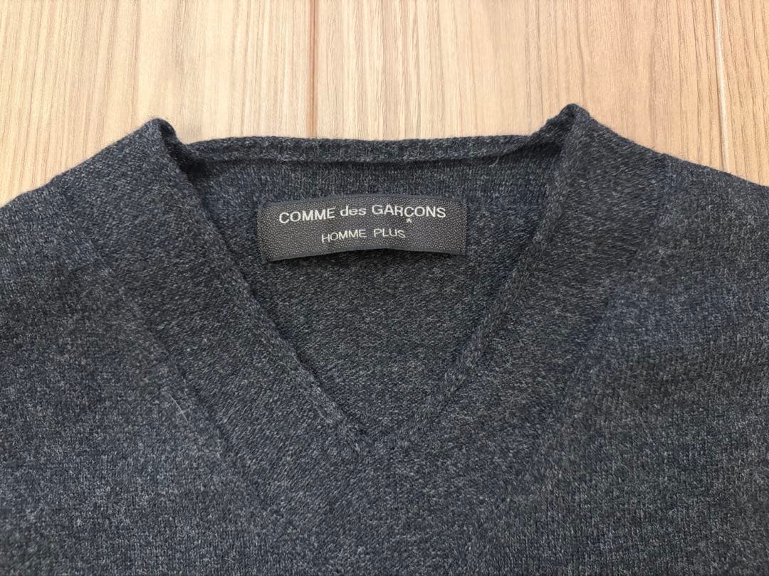 COMME des GARÇONS HOMME グレー Vネックニット