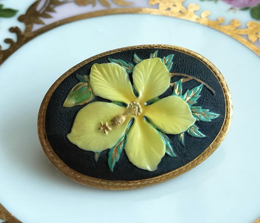 有田焼 俊兼 トシカネ 黄色 ハイビスカス ブローチ