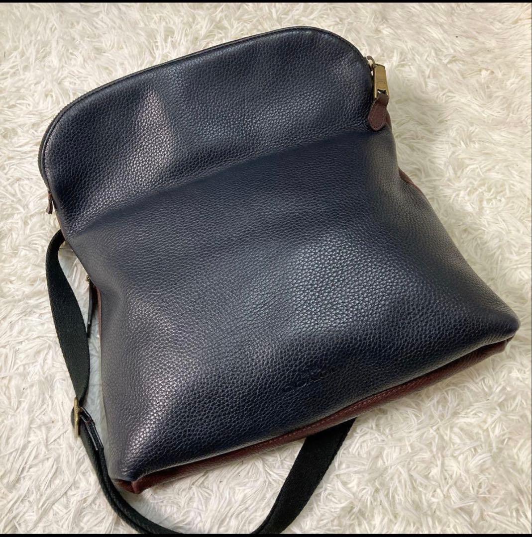 美品 フォールドオーバー クロスボディ 牛革 シボ革 シュリンクレザー 黒