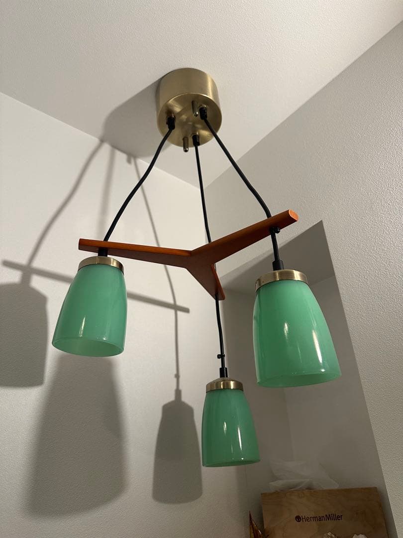 Jade Green三灯ペンダントライト グリーンミルクガラスシェード　真鍮