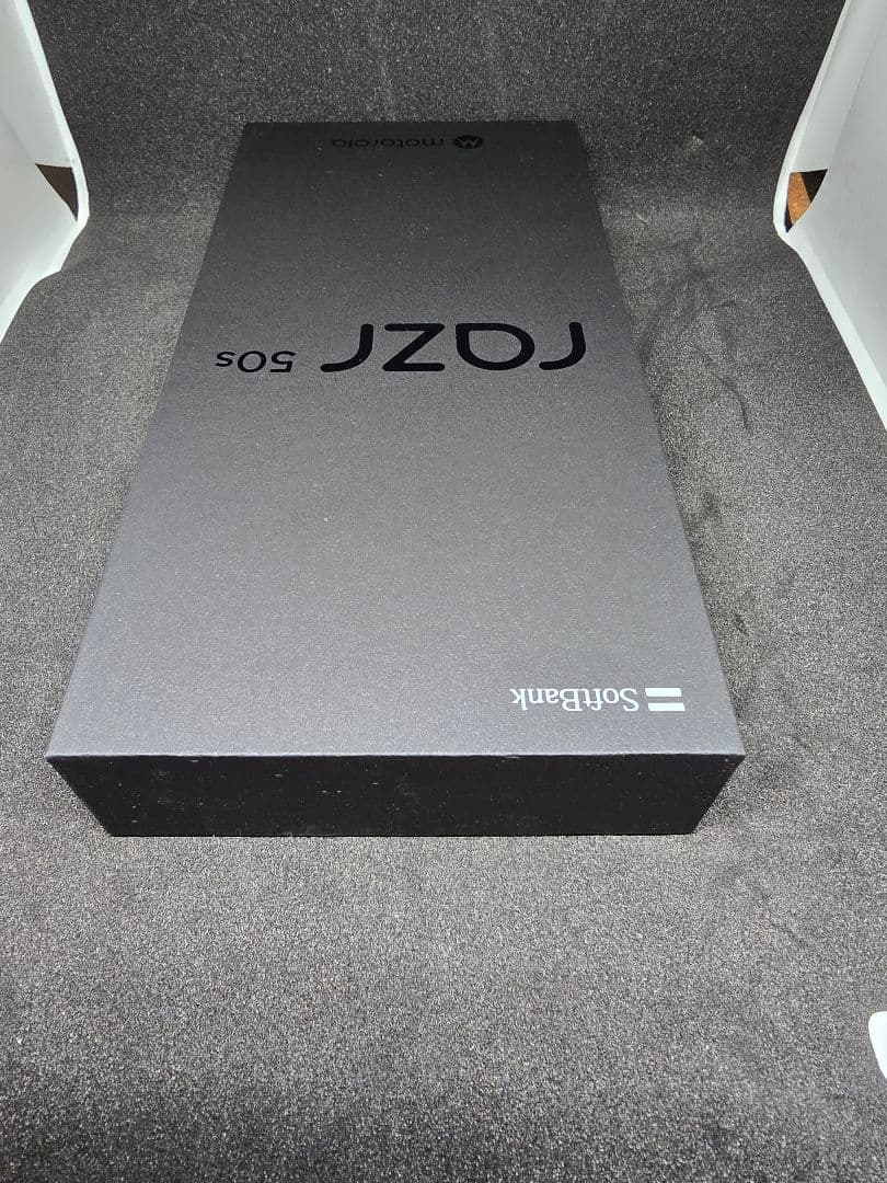 【新品】motorola razr 50s サンドクリーム SIMフリー　本体