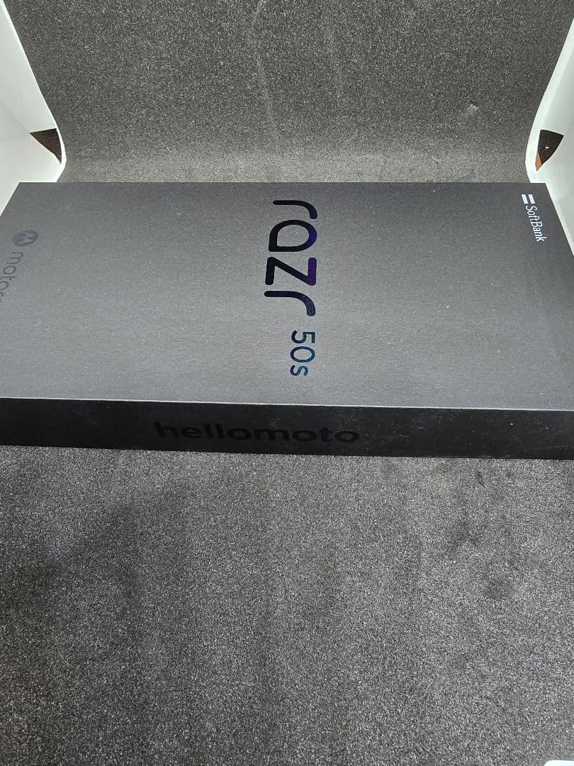 【新品】motorola razr 50s サンドクリーム SIMフリー　本体