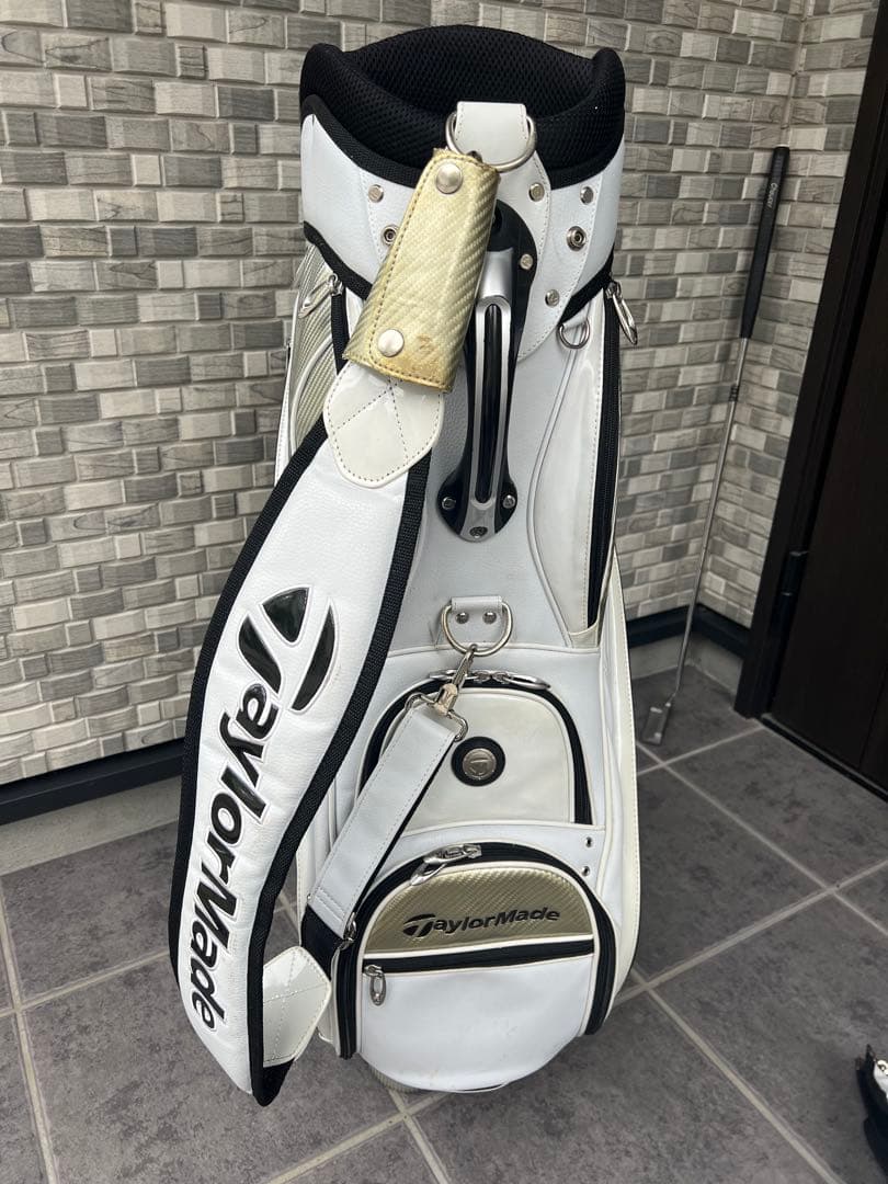 TaylorMade ホワイトキャディバッグ